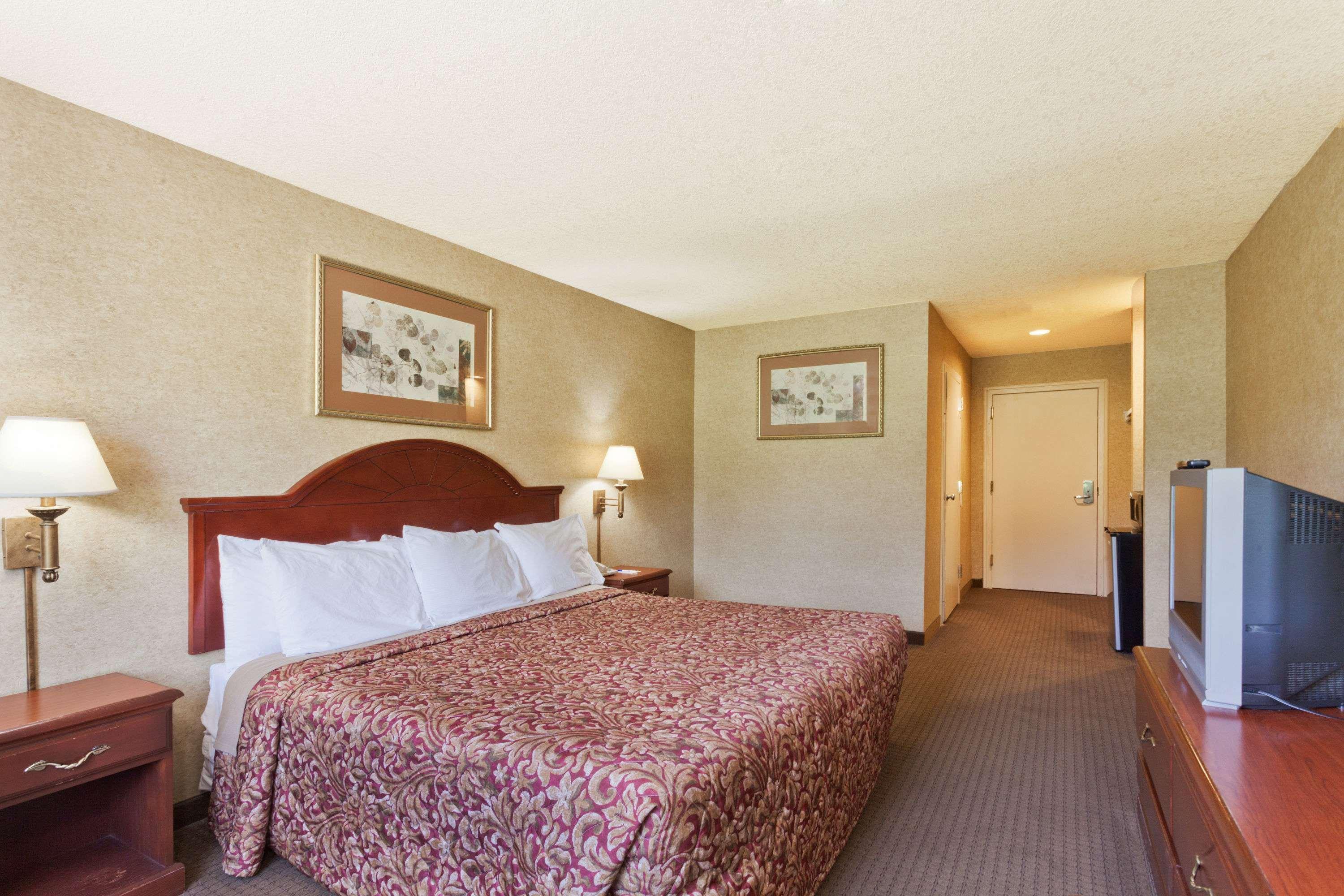 Days Inn & Suites By Wyndham Wynne Eksteriør billede