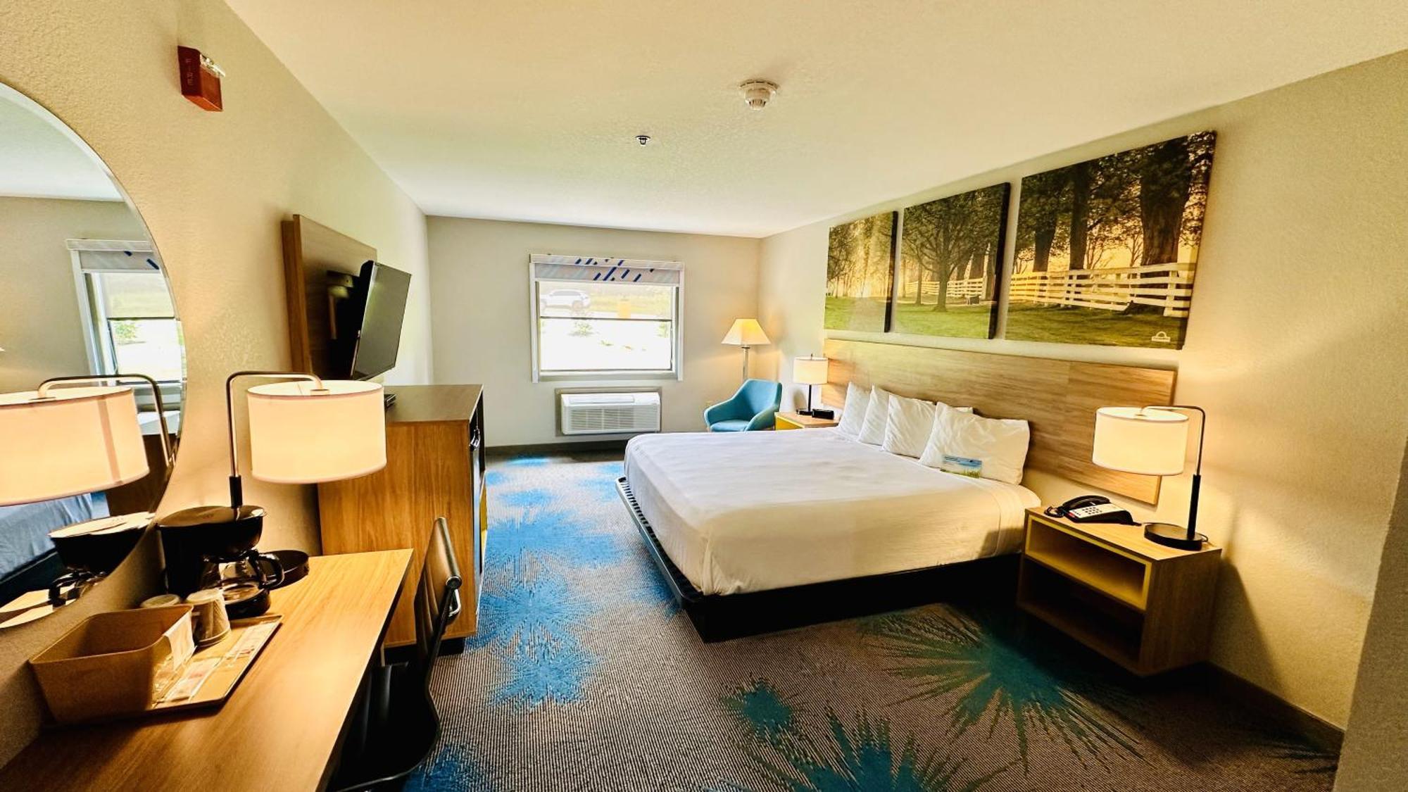 Days Inn & Suites By Wyndham Wynne Eksteriør billede