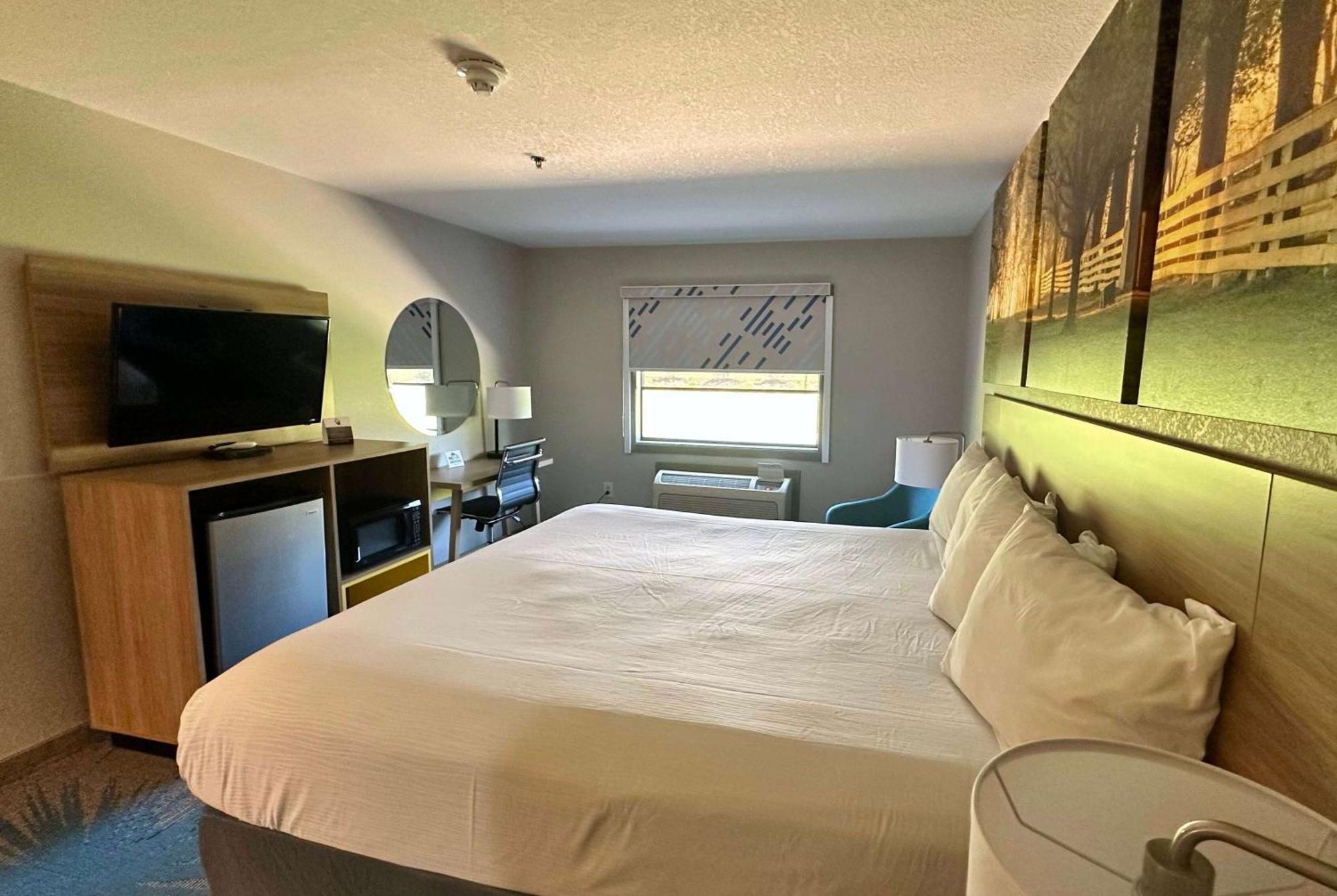 Days Inn & Suites By Wyndham Wynne Eksteriør billede